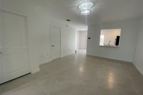 Townhouse in Florida City, Florida 3 bedrooms, 118.17 sq.m. № 1709986 - photo 15