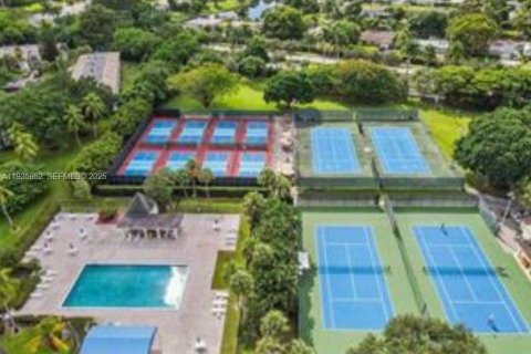 Condo in Coconut Creek, Florida, 2 bedrooms  № 1994696 - photo 3