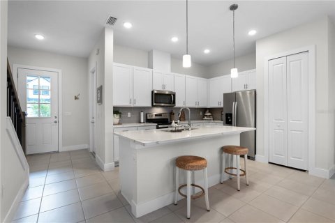 Townhouse in Oviedo, Florida 3 bedrooms, 174.38 sq.m. № 1841796 - photo 6