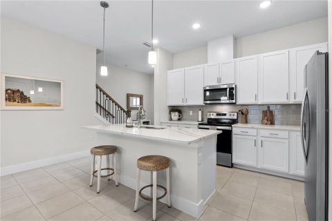 Townhouse in Oviedo, Florida 3 bedrooms, 174.38 sq.m. № 1841796 - photo 7