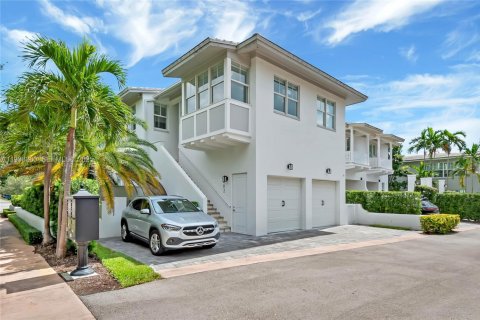 House in Coral Gables, Florida 3 bedrooms, 253.44 sq.m. № 1994409 - photo 22