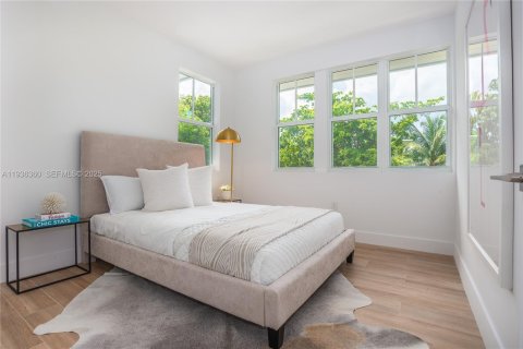 House in Coral Gables, Florida 3 bedrooms, 253.44 sq.m. № 1994409 - photo 16