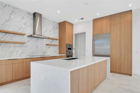 House in Coral Gables, Florida 3 bedrooms, 253.44 sq.m. № 1994409 - photo 9