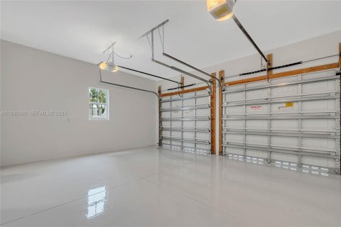 House in Coral Gables, Florida 3 bedrooms, 253.44 sq.m. № 1994409 - photo 21