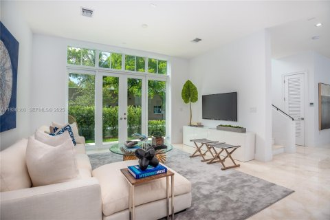 House in Coral Gables, Florida 3 bedrooms, 253.44 sq.m. № 1994409 - photo 12