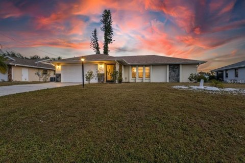 House in Rotonda, Florida 2 bedrooms, 163.42 sq.m. № 2157702 - photo 30