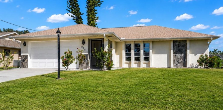 House in Rotonda, Florida 2 bedrooms, 163.42 sq.m. № 2157702