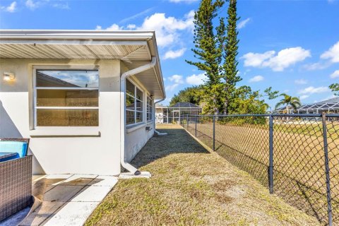 House in Rotonda, Florida 2 bedrooms, 163.42 sq.m. № 2157702 - photo 28