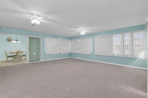 House in Rotonda, Florida 2 bedrooms, 163.42 sq.m. № 2157702 - photo 18