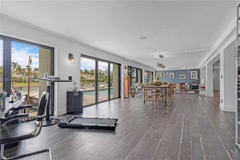 House in Hollywood, Florida 6 bedrooms, 504.55 sq.m. № 1756809 - photo 30