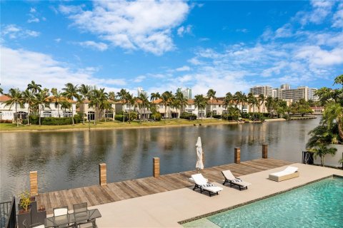 House in Hollywood, Florida 6 bedrooms, 504.55 sq.m. № 1756809 - photo 18