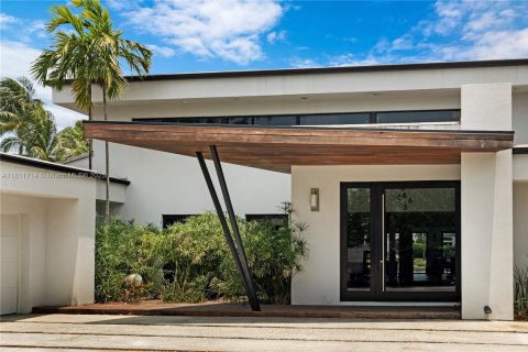 House in Hollywood, Florida 6 bedrooms, 504.55 sq.m. № 1756809 - photo 10
