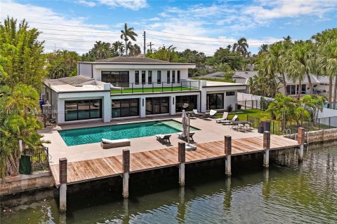 House in Hollywood, Florida 6 bedrooms, 504.55 sq.m. № 1756809 - photo 1