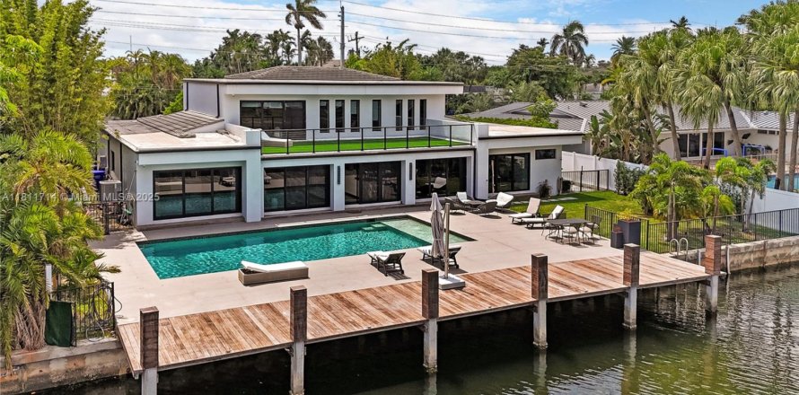 House in Hollywood, Florida 6 bedrooms, 504.55 sq.m. № 1756809