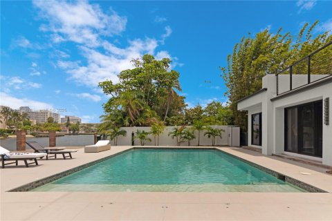 House in Hollywood, Florida 6 bedrooms, 504.55 sq.m. № 1756809 - photo 12
