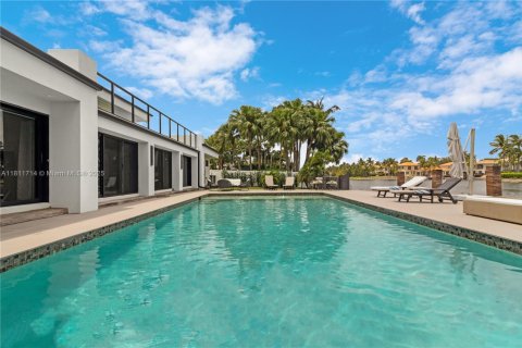 House in Hollywood, Florida 6 bedrooms, 504.55 sq.m. № 1756809 - photo 11