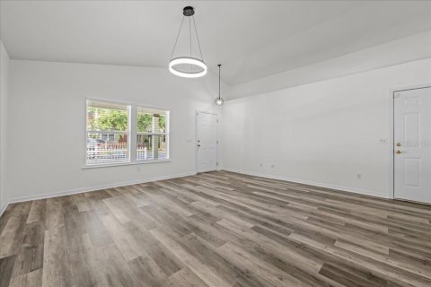House in Gainesville, Florida 4 bedrooms, 121.52 sq.m. № 1690339 - photo 6