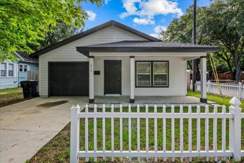 House in Gainesville, Florida 4 bedrooms, 121.52 sq.m. № 1690339 - photo 1