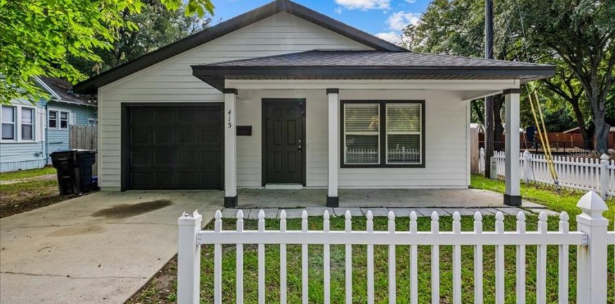 House in Gainesville, Florida 4 bedrooms, 121.52 sq.m. № 1690339