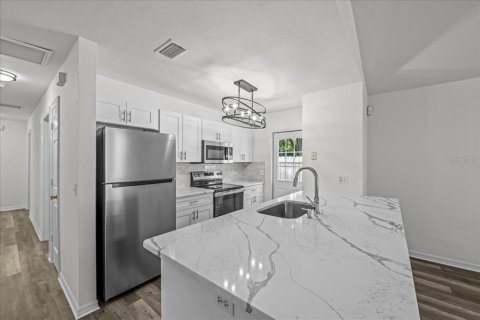 House in Gainesville, Florida 4 bedrooms, 121.52 sq.m. № 1690339 - photo 8