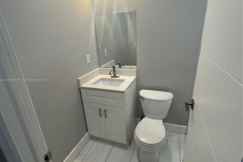 Casa en alquiler en Miami, Florida, 3 dormitorios, 103.86 m2 № 2010400 - foto 7