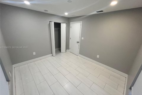 Casa en alquiler en Miami, Florida, 3 dormitorios, 103.86 m2 № 2010400 - foto 18