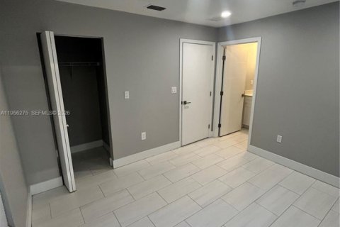 Casa en alquiler en Miami, Florida, 3 dormitorios, 103.86 m2 № 2010400 - foto 17