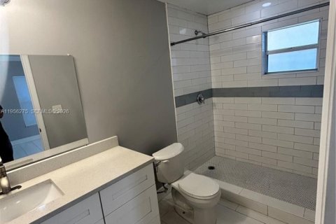 Casa en alquiler en Miami, Florida, 3 dormitorios, 103.86 m2 № 2010400 - foto 15