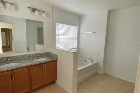 Touwnhouse à vendre à Kissimmee, Floride: 4 chambres, 173.91 m2 № 2352278 - photo 7