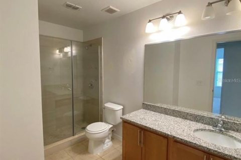 Touwnhouse à vendre à Kissimmee, Floride: 4 chambres, 173.91 m2 № 2352278 - photo 11