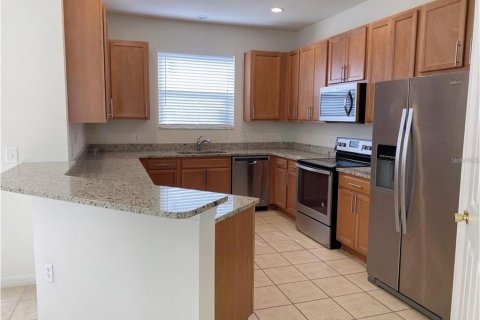 Touwnhouse à vendre à Kissimmee, Floride: 4 chambres, 173.91 m2 № 2352278 - photo 5