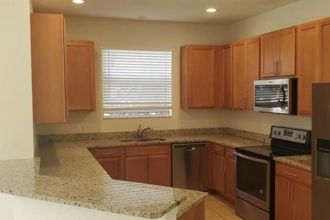 Touwnhouse à vendre à Kissimmee, Floride: 4 chambres, 173.91 m2 № 2352278 - photo 2
