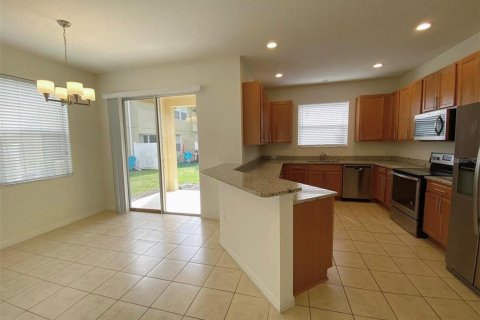 Touwnhouse à vendre à Kissimmee, Floride: 4 chambres, 173.91 m2 № 2352278 - photo 4