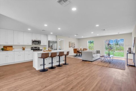 House in Sebring, Florida 4 bedrooms, 153.66 sq.m. № 1813383 - photo 6