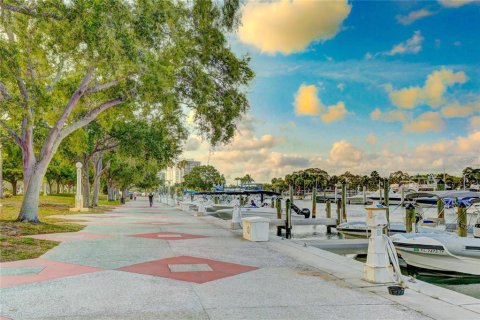Condominio en venta en Sarasota, Florida, 1 dormitorio, 76.18 m2 № 2098545 - foto 25