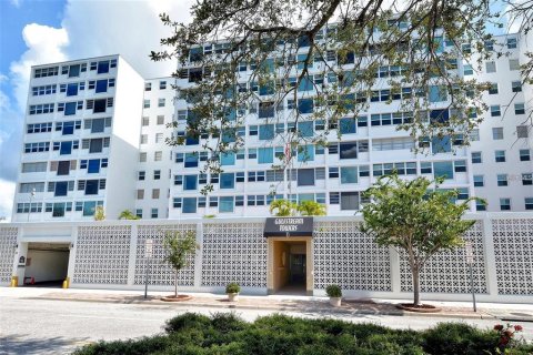 Condo in Sarasota, Florida, 1 bedroom № 2098545