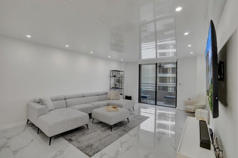 Copropriété à louer à Hallandale Beach, Floride: 2 chambres, 146.79 m2 № 2288679 - photo 10