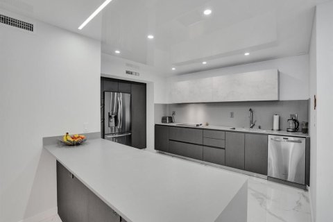 Copropriété à louer à Hallandale Beach, Floride: 2 chambres, 146.79 m2 № 2288679 - photo 6