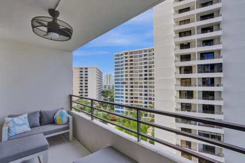 Copropriété à louer à Hallandale Beach, Floride: 2 chambres, 146.79 m2 № 2288679 - photo 13