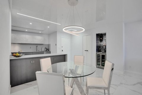 Copropriété à louer à Hallandale Beach, Floride: 2 chambres, 146.79 m2 № 2288679 - photo 2