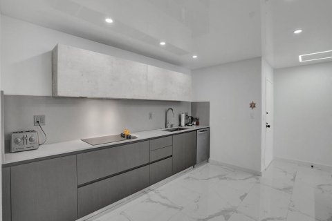 Copropriété à louer à Hallandale Beach, Floride: 2 chambres, 146.79 m2 № 2288679 - photo 7