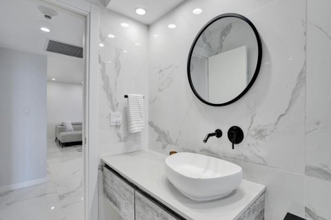 Copropriété à louer à Hallandale Beach, Floride: 2 chambres, 146.79 m2 № 2288679 - photo 18