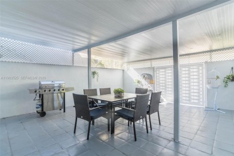 Touwnhouse à vendre à Hialeah, Floride: 2 chambres, 134.89 m2 № 2026628 - photo 25