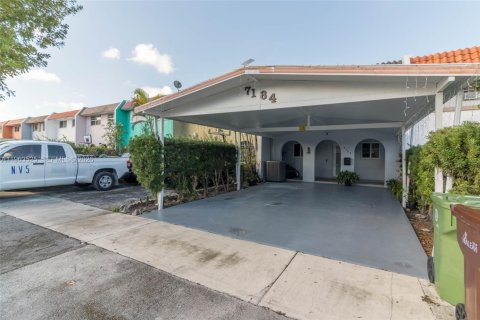 Touwnhouse à vendre à Hialeah, Floride: 2 chambres, 134.89 m2 № 2026628 - photo 10