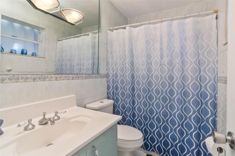 Touwnhouse à vendre à Hialeah, Floride: 2 chambres, 134.89 m2 № 2026628 - photo 17