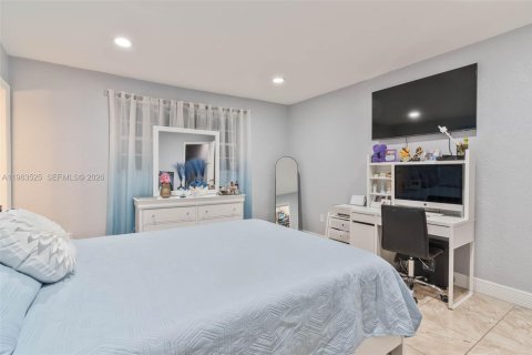 Touwnhouse à vendre à Hialeah, Floride: 2 chambres, 134.89 m2 № 2026628 - photo 15