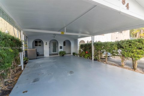 Touwnhouse à vendre à Hialeah, Floride: 2 chambres, 134.89 m2 № 2026628 - photo 11
