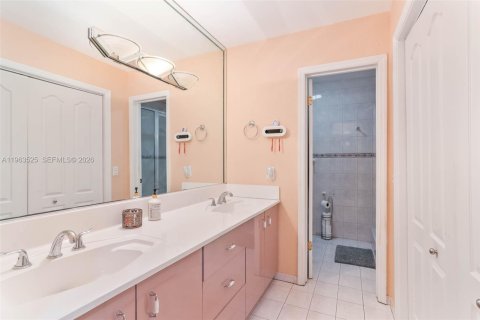 Touwnhouse à vendre à Hialeah, Floride: 2 chambres, 134.89 m2 № 2026628 - photo 22