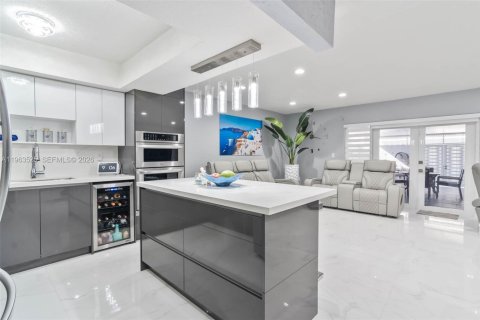 Touwnhouse à vendre à Hialeah, Floride: 2 chambres, 134.89 m2 № 2026628 - photo 5