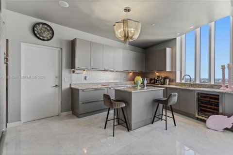 Condominio en venta en Sunny Isles Beach, Florida, 3 dormitorios, 237.64 m2 № 2056394 - foto 11
